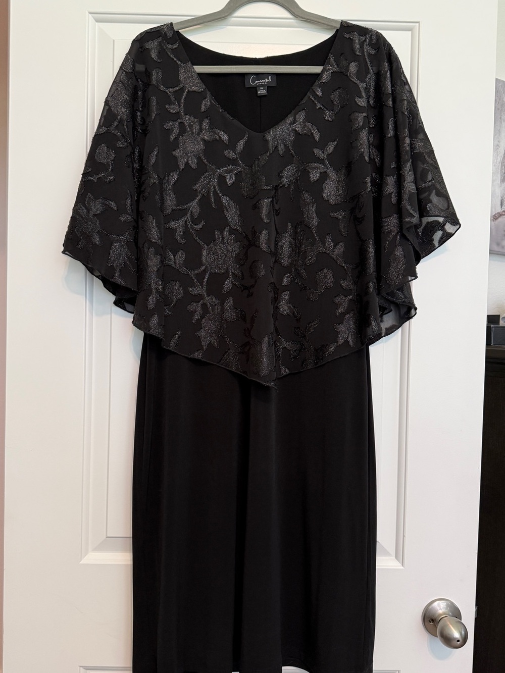 NWOT Connected Apparel Black  Floral Overlay Dress with a touch of Sparkle Sz 14